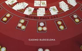 Contoh gameplay Free Bet Blackjack menunjukkan kartu dealer, kartu pemain, dan opsi taruhan